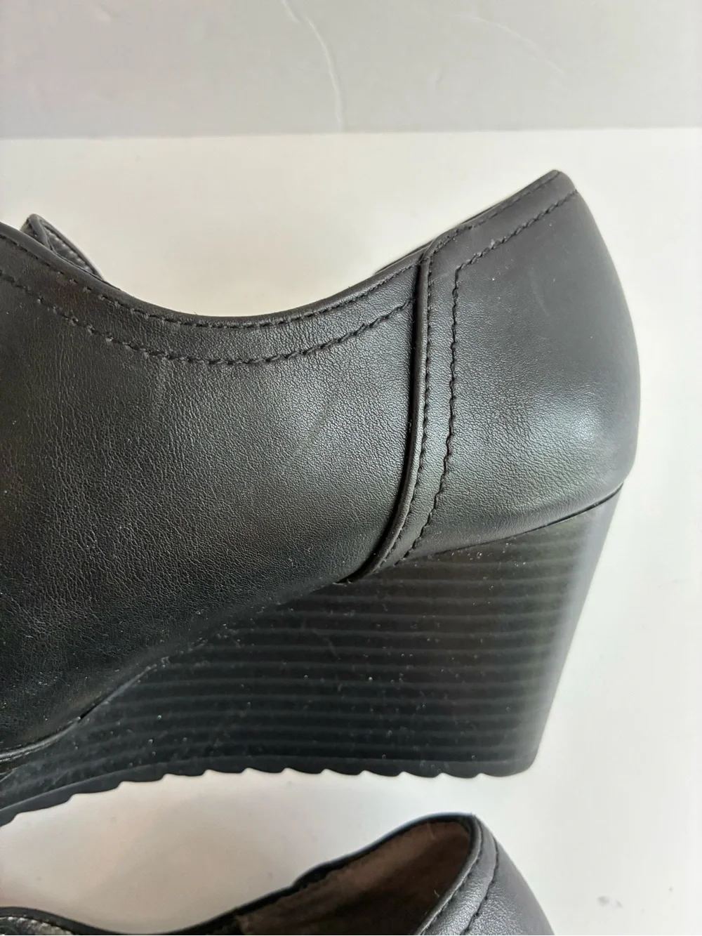 Life Stride Soft System Women’s Size 7 Black Leather Wedge Bootie